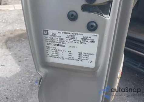 2004 Chevrolet Suburban 1500 Ls z USA, uszkodzony, nr VIN 1GNEC16Z24J195650